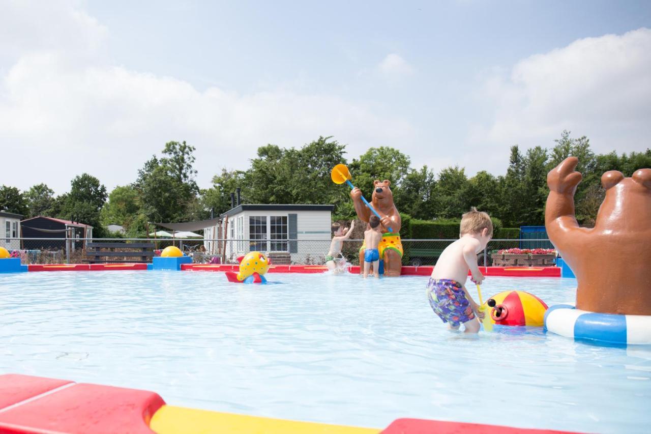 Luxe 5-Persoons Chalet Op Familiecamping Baarland エクステリア 写真