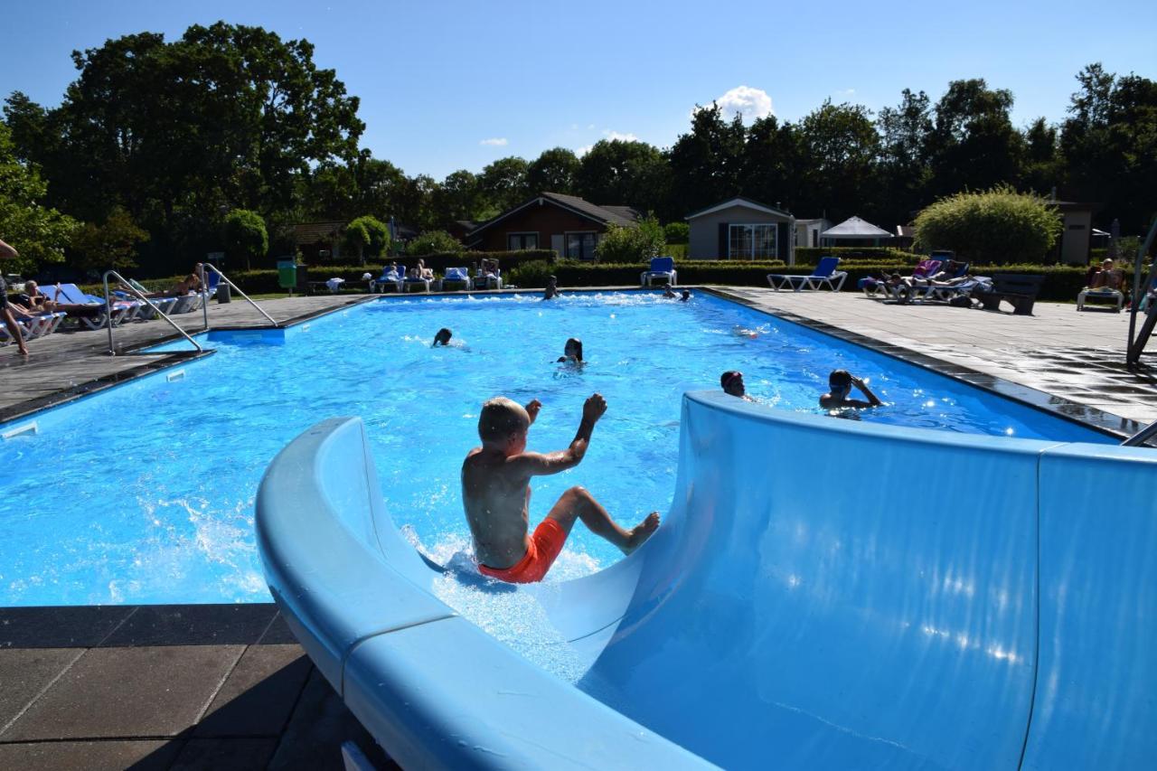 Luxe 5-Persoons Chalet Op Familiecamping Baarland エクステリア 写真