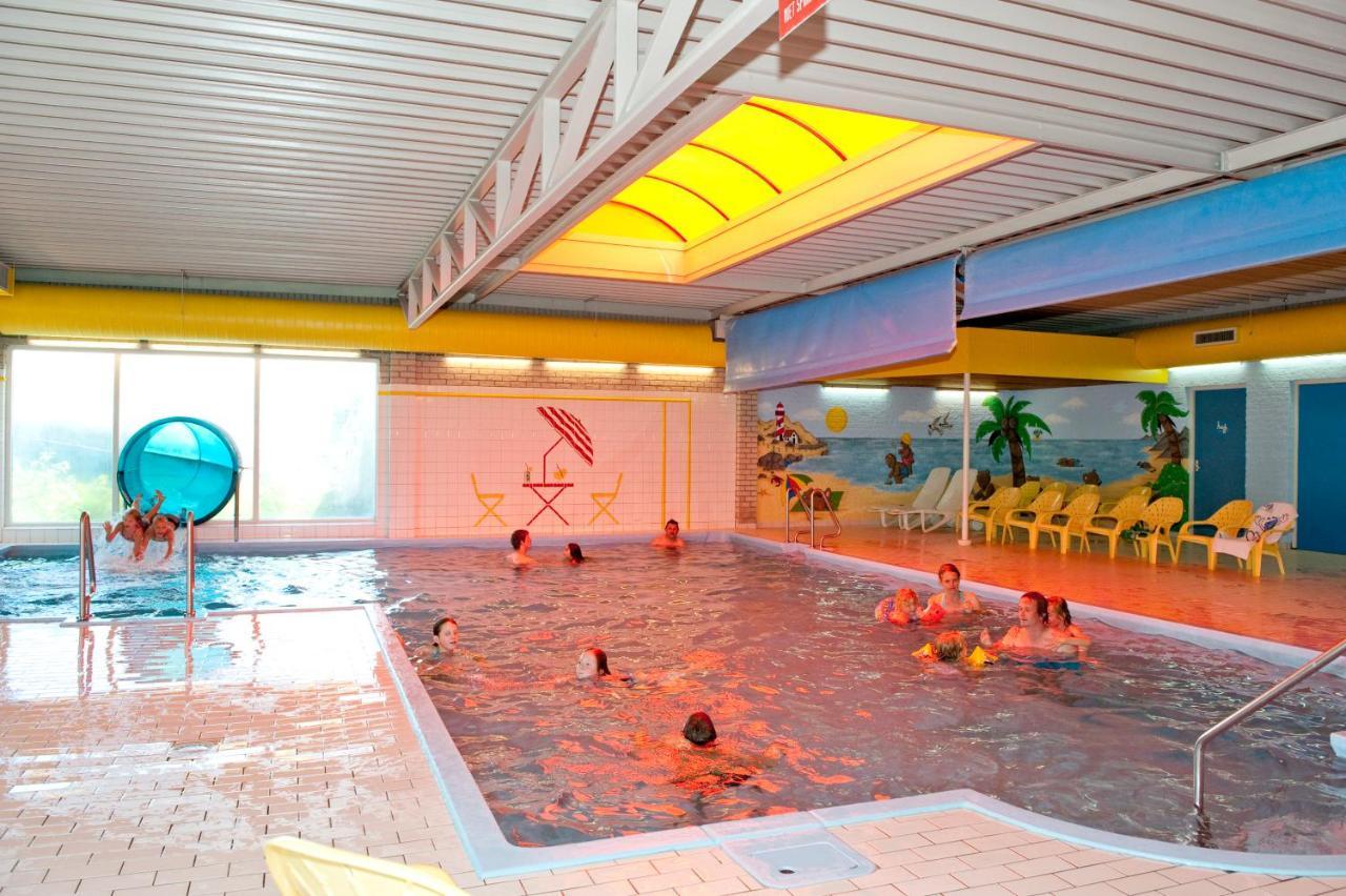 Luxe 5-Persoons Chalet Op Familiecamping Baarland エクステリア 写真