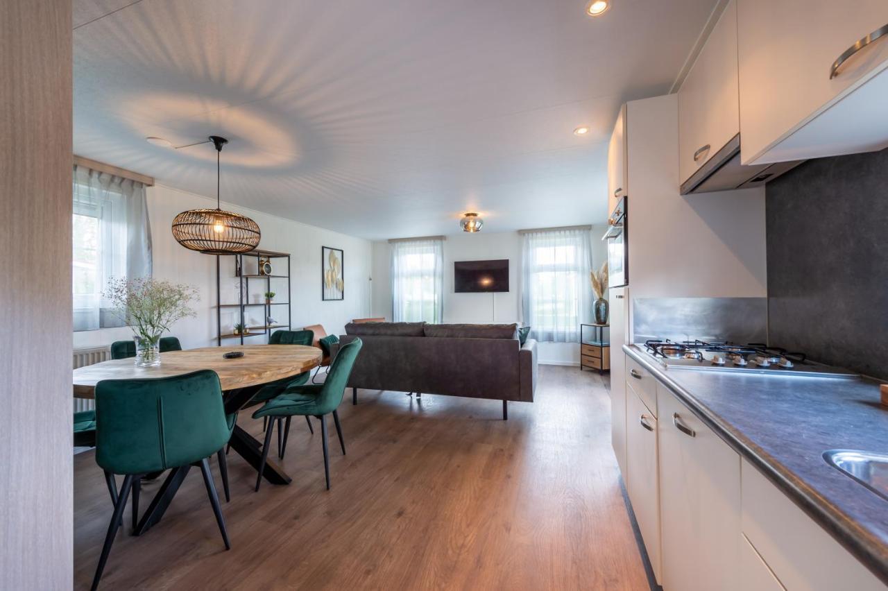 Luxe 5-Persoons Chalet Op Familiecamping Baarland エクステリア 写真